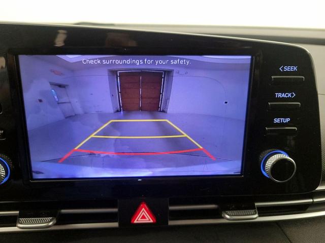 Photo of 2022 White Hyundai ELANTRA