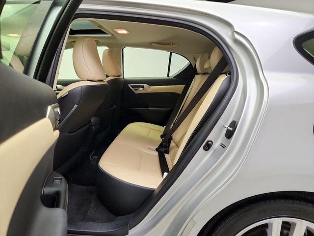 Photo of 2014 Silver Lexus CT 200h