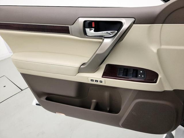 Photo of 2016 White Lexus GX 460