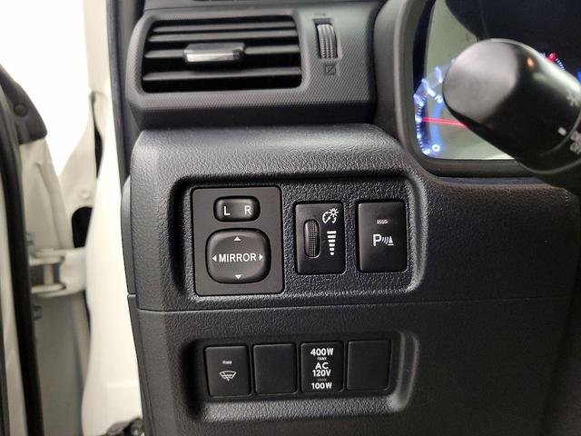 Photo of 2019 White Toyota 4Runner