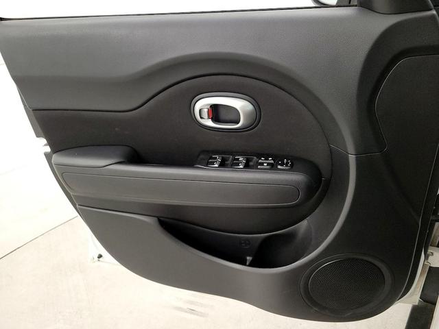 Photo of 2017 White Kia Soul