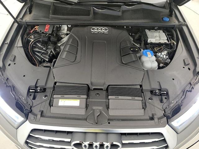 Photo of 2017 Gray Audi Q7