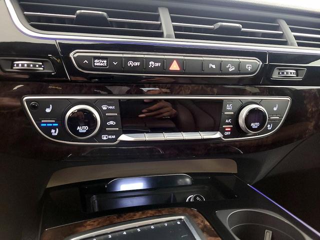 Photo of 2017 Gray Audi Q7