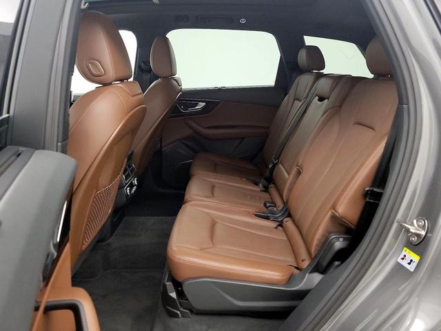 Photo of 2017 Gray Audi Q7