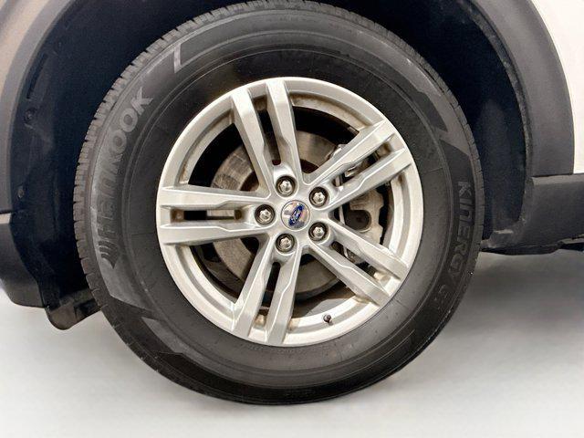 Photo of 2020 Oxford White Ford Explorer