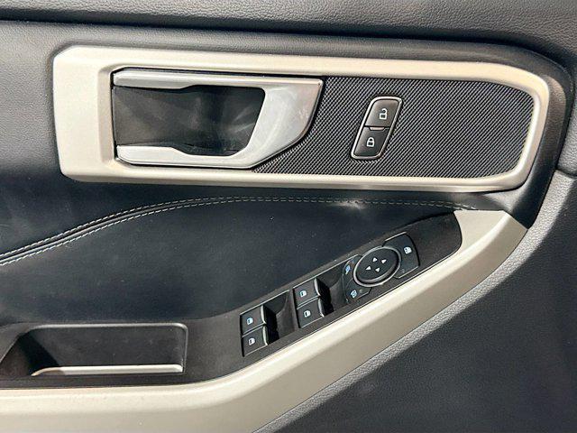 Photo of 2020 Oxford White Ford Explorer