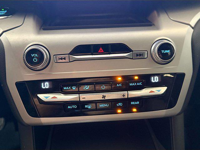 Photo of 2020 Oxford White Ford Explorer