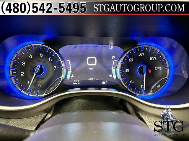 Photo of 2023 Brilliant Black Crystal Pearlcoat Chrysler Pacifica