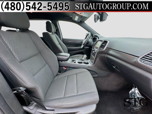 Photo of 2018 Diamond Black Crystal Pearlcoat Jeep Grand Cherokee