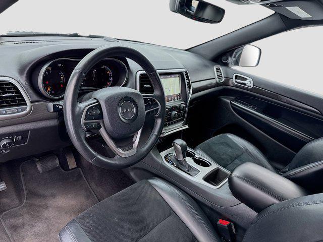 Photo of 2018 Granite Crystal Metallic Clearcoat Jeep Grand Cherokee