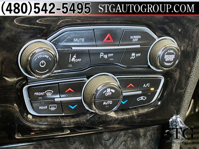 Photo of 2022 Granite Crystal Metallic Clearcoat Chrysler 300
