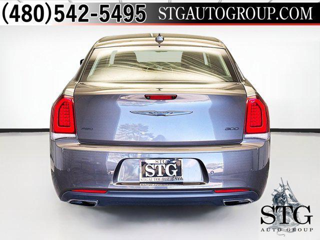 Photo of 2022 Granite Crystal Metallic Clearcoat Chrysler 300