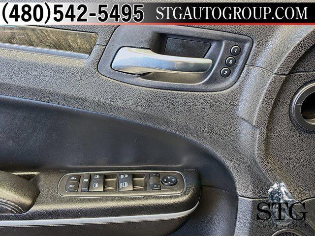 Photo of 2022 Granite Crystal Metallic Clearcoat Chrysler 300