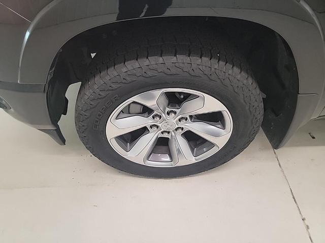 Photo of 2022 Diamond Black Crystal Pearlcoat RAM 1500