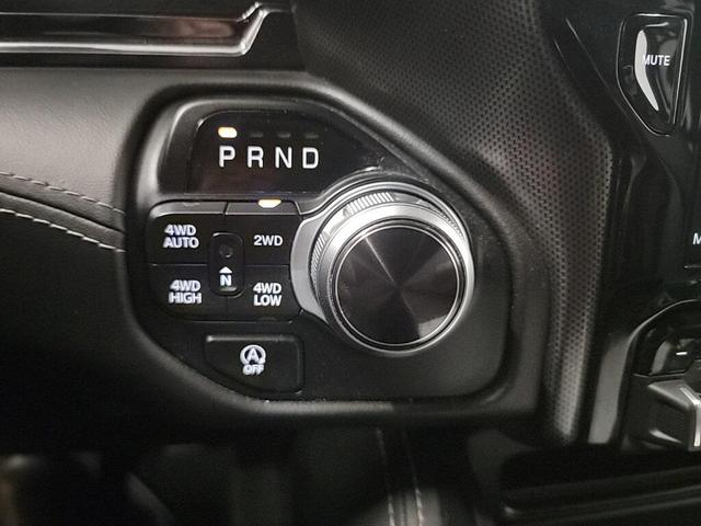 Photo of 2022 Diamond Black Crystal Pearlcoat RAM 1500
