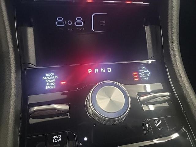 Photo of 2025 Diamond Black Crystal Pearlcoat Jeep Grand Cherokee L