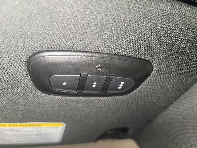 Photo of 2025 Diamond Black Crystal Pearlcoat RAM 1500