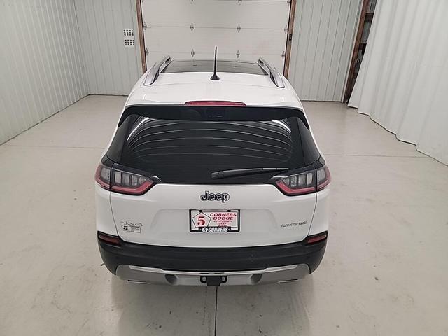 Photo of 2019 Bright White Clearcoat Jeep Cherokee
