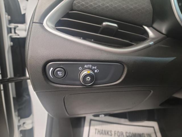 Photo of 2025 Summit White Chevrolet Malibu