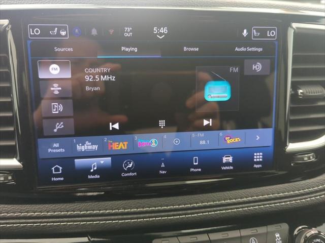 Photo of 2025 Fathom Blue Pearlcoat Chrysler Pacifica