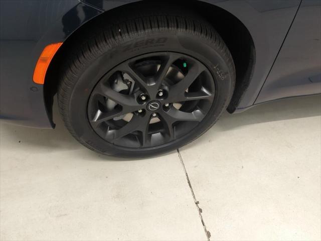 Photo of 2025 Fathom Blue Pearlcoat Chrysler Pacifica