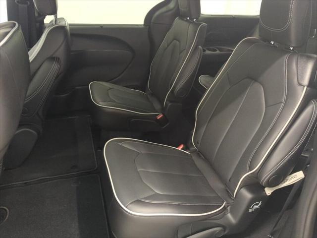 Photo of 2025 Fathom Blue Pearlcoat Chrysler Pacifica