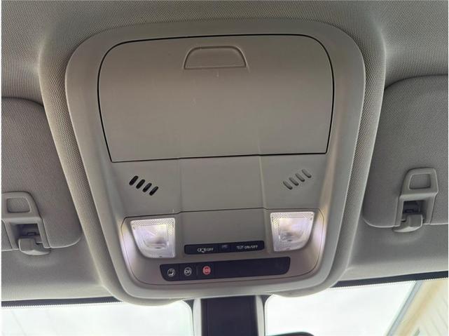 Photo of 2018 White Chevrolet Equinox