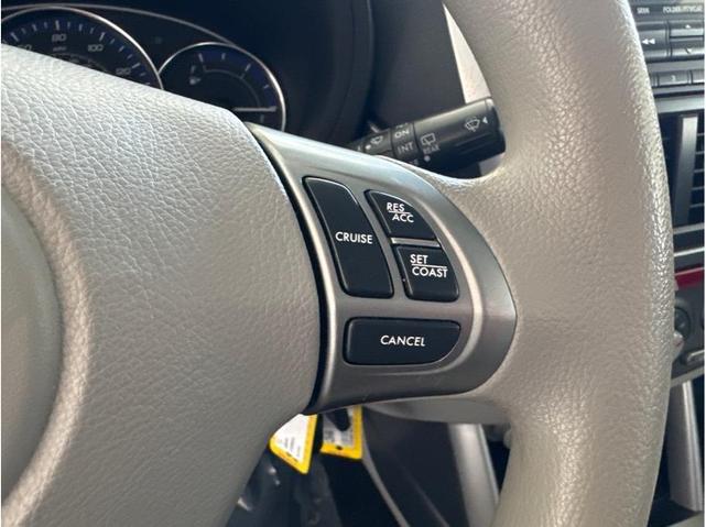Photo of 2011 Satin White Pearl Subaru Forester