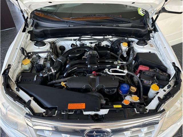 Photo of 2011 Satin White Pearl Subaru Forester