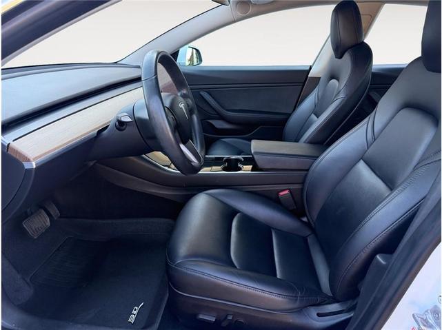 Photo of 2018 White Tesla Model 3