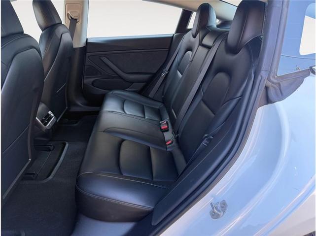 Photo of 2018 White Tesla Model 3