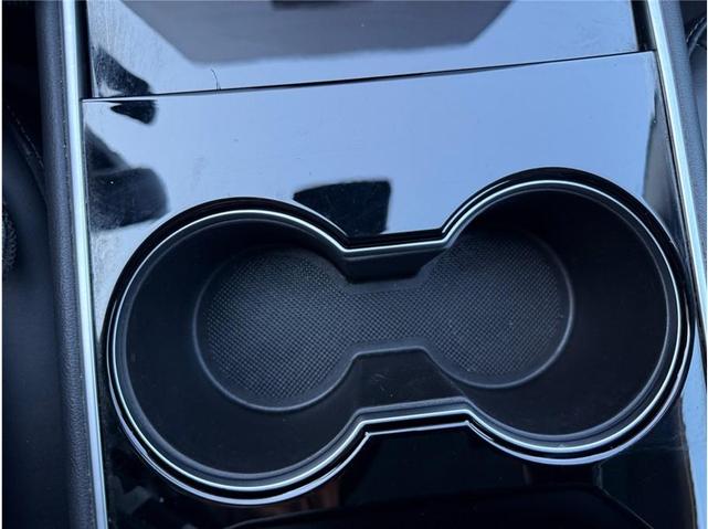 Photo of 2018 White Tesla Model 3