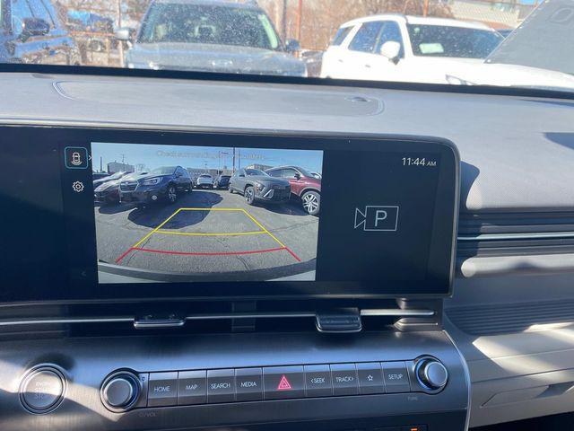 Photo of 2025 Atlas White Hyundai KONA