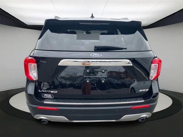 Photo of 2022 Black Metallic Ford Explorer