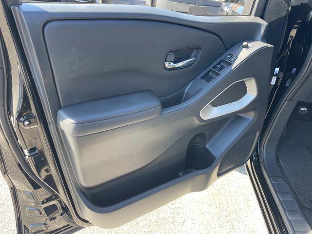 Photo of 2023 Super Black Nissan Frontier