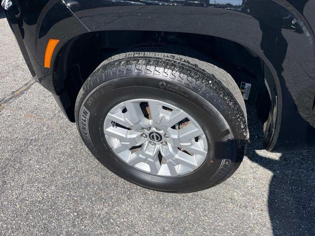 Photo of 2023 Super Black Nissan Frontier