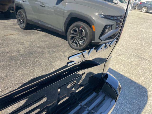 Photo of 2023 Super Black Nissan Frontier