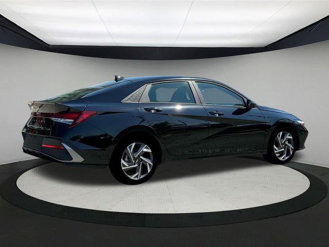 Photo of 2025 Abyss Black Hyundai ELANTRA