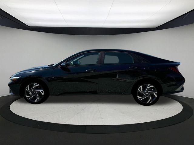 Photo of 2025 Abyss Black Hyundai ELANTRA