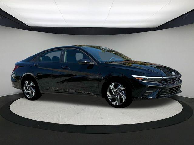 Photo of 2025 Abyss Black Hyundai ELANTRA