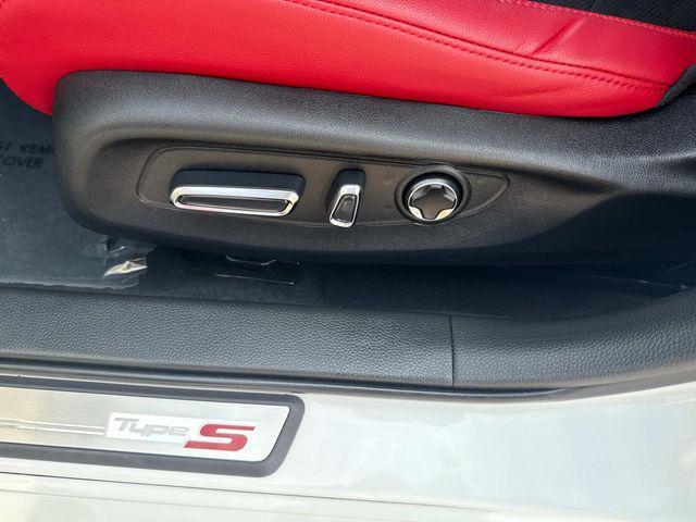 Photo of 2024 Platinum White Pearl Acura Integra