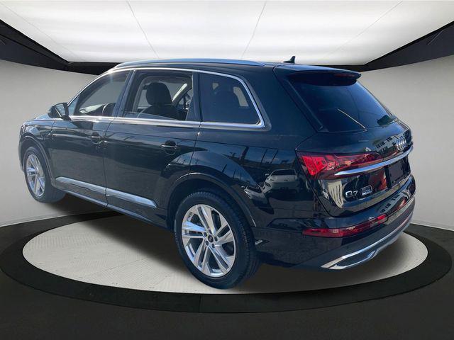 Photo of 2024 Mythos Black Metallic Audi Q7