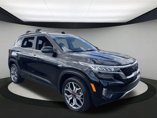 Photo of 2023 Cherry Black Kia Seltos