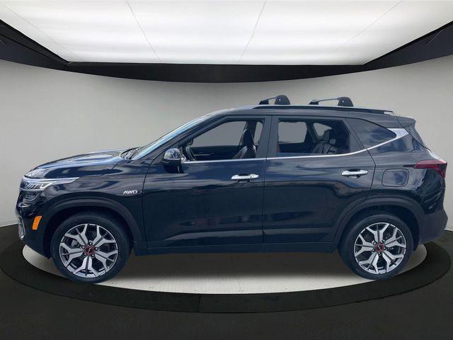 Photo of 2023 Cherry Black Kia Seltos