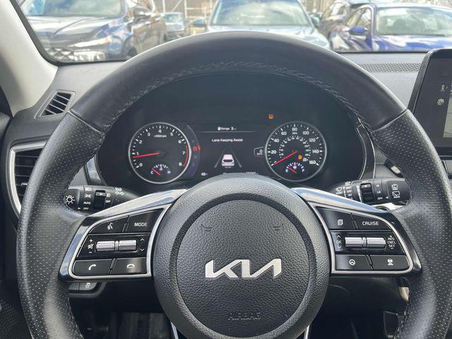 Photo of 2023 Cherry Black Kia Seltos