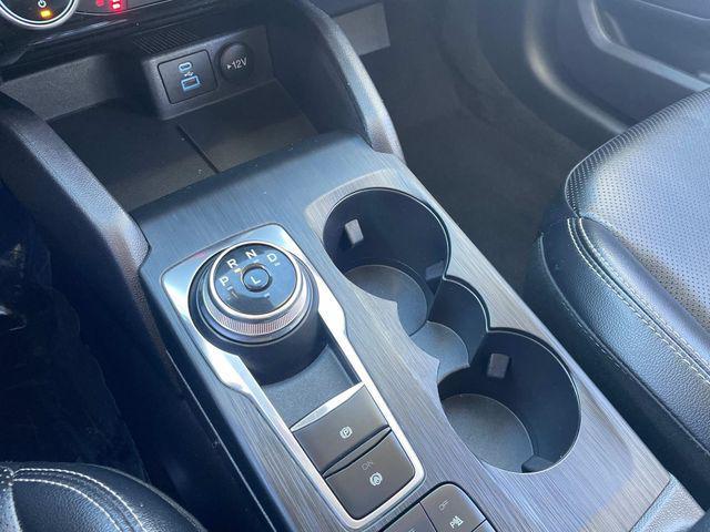 Photo of 2022 Star White Metallic Tri-Coat Ford Escape