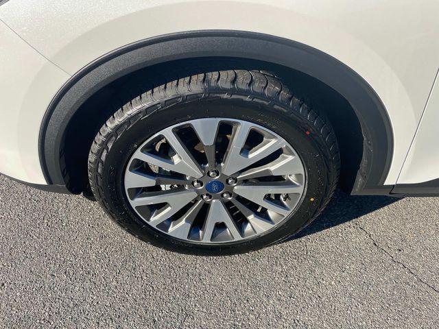 Photo of 2022 Star White Metallic Tri-Coat Ford Escape