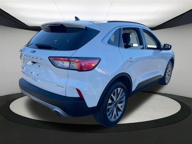 Photo of 2022 Star White Metallic Tri-Coat Ford Escape