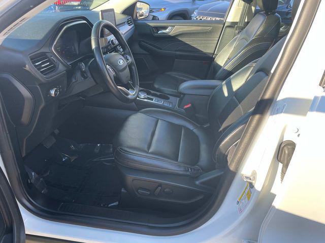 Photo of 2022 Star White Metallic Tri-Coat Ford Escape