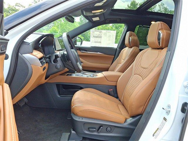 Photo of 2026 Radiant White/Black Obsidian INFINITI QX60